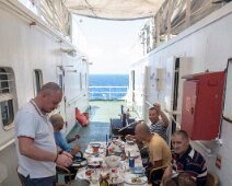 IMG_0331 11/08/2018 - Le staff le plus gradé est composé uniquement de bulgares. Du coup nous avons eu la chance de goûter à certaines de leurs spécialités culinaires....